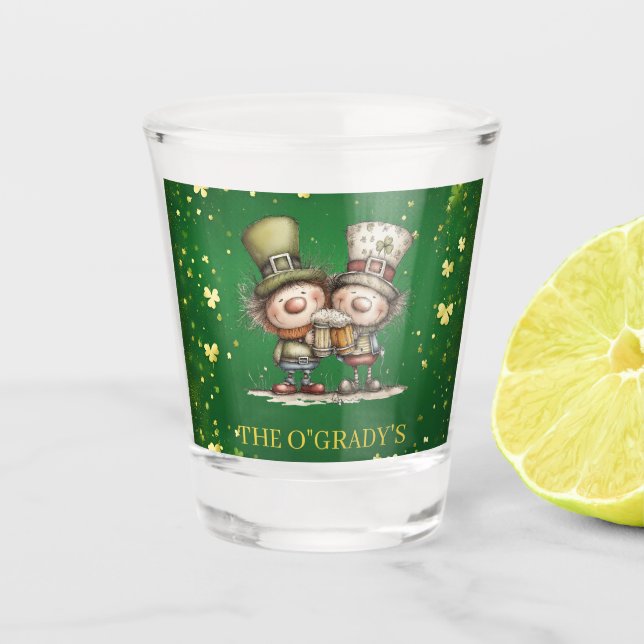 Cheerful St. Patrick’s Day Party Illustration Schnapsglas (Vorderseite)