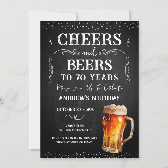 Cheers and Beers 70. Geburtstag Chalkboard Invitat Einladung (Vorderseite)