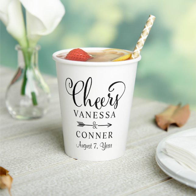Cheers Black Script Boho Wedding Monogram Pappbecher (In Situ)