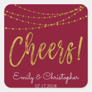 Cheers Burgundy und Gold Foil String Lights Quadratischer Aufkleber