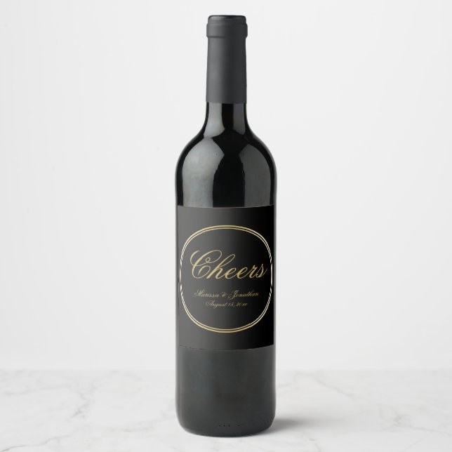 Cheers Elegant Black Gold Calligraphy Wedding Weinetikett (Vorderseite)