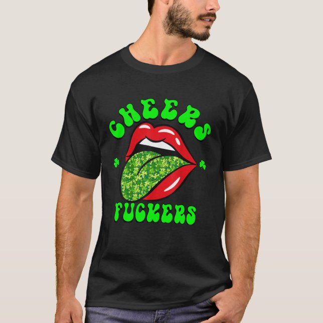 Cheers F ckers St Patricks Day Lips Beer Drinking  T-Shirt (Vorderseite)
