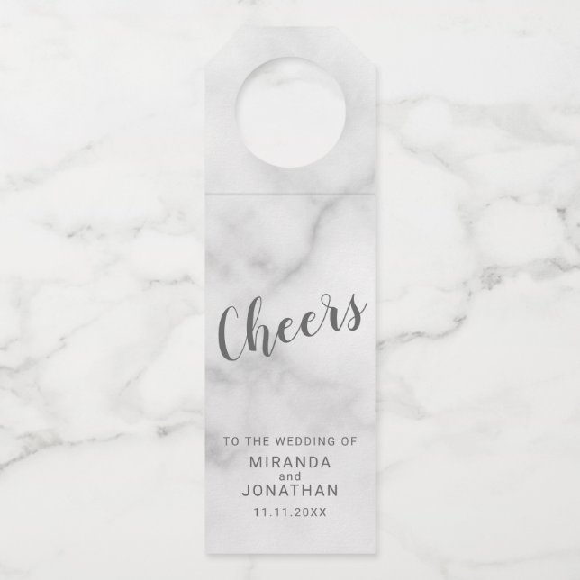 'Cheers' Klasse Elegant Script Marble Wedding Flaschenanhänger (Vorderseite)