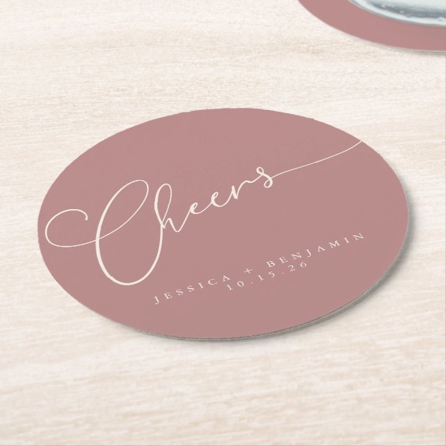 Cheers Minimal Dusty Rose Script Custom Wedding Runder Pappuntersetzer (Angewinkelt)