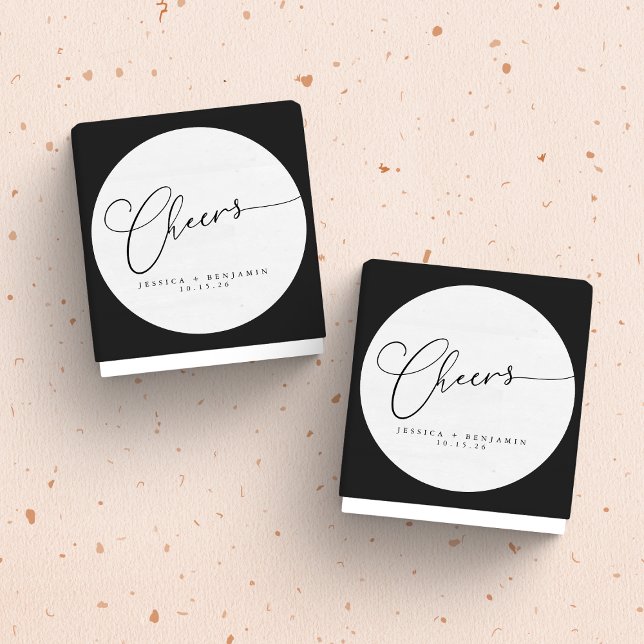 Cheers Minimal Schwarz-weiße Script Custom Wedding Runder Aufkleber (Von Creator hochgeladen)
