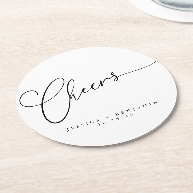 Cheers Minimal Schwarz-weiße Script Custom Wedding Runder Pappuntersetzer (Angewinkelt)