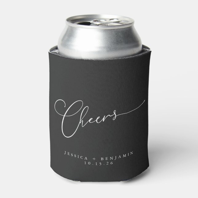 Cheers Minimalistische Black Script Custom Wedding Dosenkühler (Kanne Vorderseite)