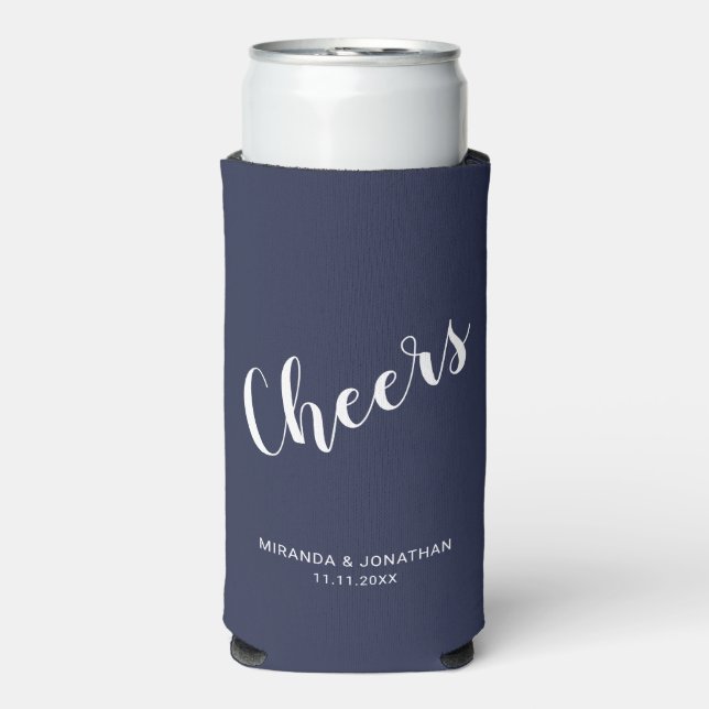 "Cheers" Modernes Script Navy Blue Selters Dosenkühler (Seltzer Vorderseite)