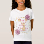 Cheers Pink Cheer Cheerleader Birthday Girl T-Shirt<br><div class="desc">"Das Geburtstagsmädel" mit dem Namen und Alter Ihrer Tochter mit diesem rosa,  weiß und gold fröhlichen Design,  komplett mit Pom-Poms in den gegenüberliegenden Ecken.  Er ist für 12 Jahre konzipiert und kann für jedes Alter personalisiert sein.  Design by Holiday Hearts Designs (Rechte vorbehalten).</div>