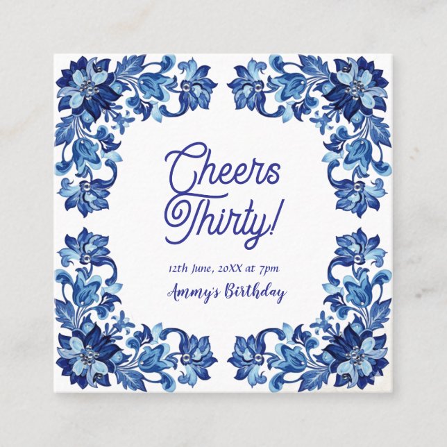 Cheers thirty birthday royal blue floral border na quadratische visitenkarte (Vorderseite)