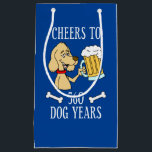 Cheers To 560 Dog Years 80th Birthday Kleine Geschenktüte<br><div class="desc">Cheers to 560 Dog Years 80th Birthday funny gift bag. A great bag for someone turning 80. It features a cartoon dog holding a huge beer. Great for a dog owner and beer lover!</div>