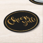 Cheers Yall | Party Gold und Schwarz | Bier & Cock Runder Pappuntersetzer<br><div class="desc">Machen Sie eine Aussage mit den komischen Getränkekopfern, während Sie auf schöne Hochzeiten, Geburtstage, fröhliche Ferien, aufregende Verlobungen, neue Jobs oder Neuanfang Toast. Dieses ist in einem knackigen Schwarz mit einem extravaganten Imitat Gold-Text-Script-Schriftart. Wenn Sie wählen, können Sie die Hintergrundfarbe an Ihre Hochzeitskleidung oder Geburtstagsfarben anpassen. Wählen Sie einfach eine...</div>
