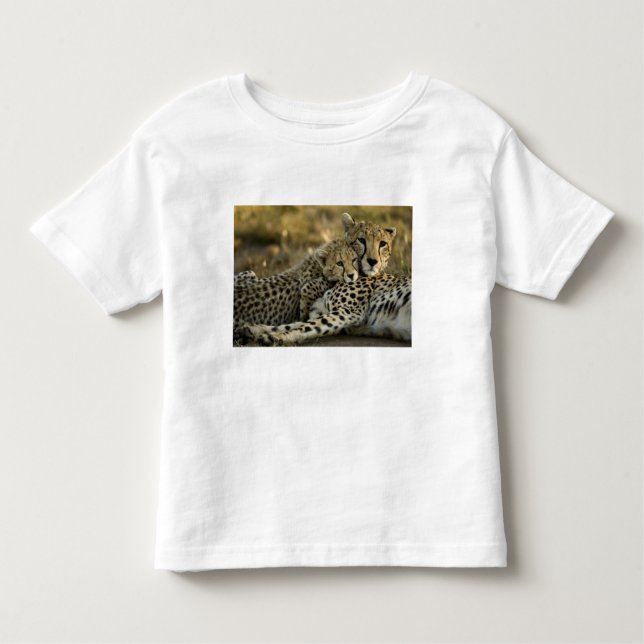 Cheetah, Acinonyx jubatus, mit Krüge im Masai 2 Kleinkind T-shirt (Vorderseite)