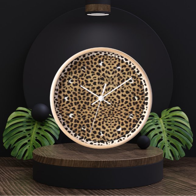 Cheetah Print pattern Uhr (Cheetah Print Clock by Looly Elzayat)