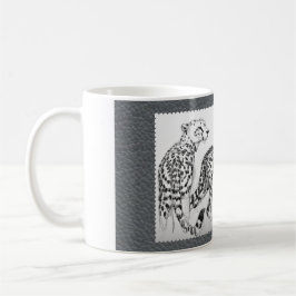 Cheetahs auf grauem Imitat-Leder Tasse