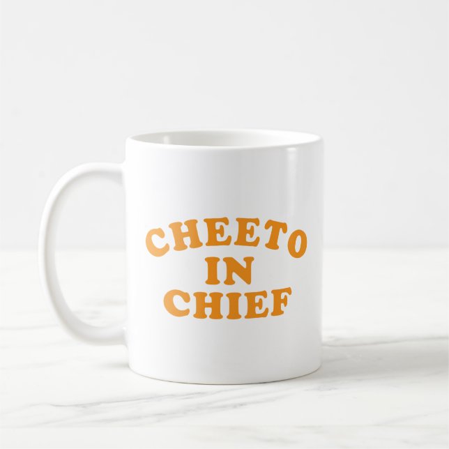 CHEETO IM LEITER KAFFEETASSE (Links)
