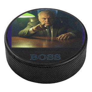 Chef mit Hockey-Puck-Text Eishockey Puck