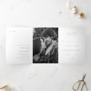 Chelsea Dusty Blue Modern Wedding Dreifach Gefaltete Einladung