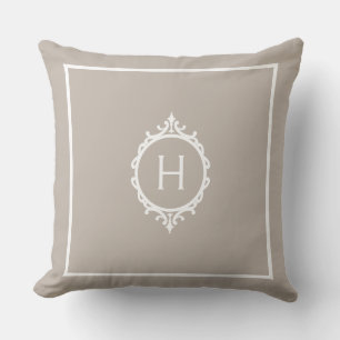 Chelsea Light Taue und White Mit Monogramm Kissen