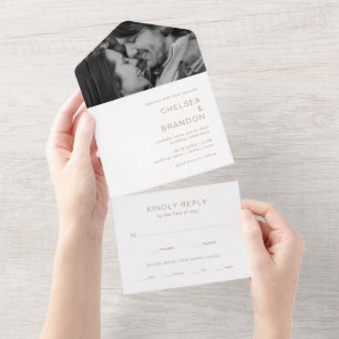 Chelsea Taupe Moderne Hochzeit All In One Einladung