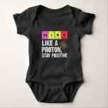 Chemie Physiker Lehrer Student Proton Scienc Baby Strampler<br><div class="desc">Funny Nerdy Science Überraschung für einen Studenten,  Chemiker,  Physiker,  Lehrer,  Wissenschaftler oder Apotheker. Ideal Geschenk für alle Science Nerd,  die gerne experimentieren oder ein Experiment im Labor oder Labrador machen.</div>