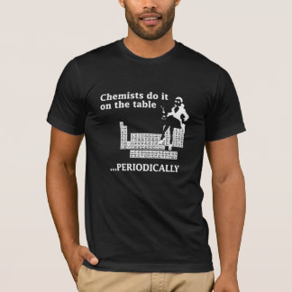 CHEMIKER TUN ES AUF DER TABELLE REGELMÄSSIG T-Shirt