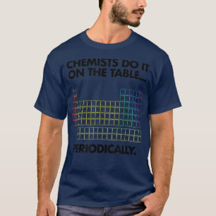 Chemiker tun es regelmäßig auf dem Tisch Wissensch T-Shirt