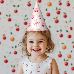 Cherry auf der Birthday Party in Top Pink & Red Ch Partyhütchen