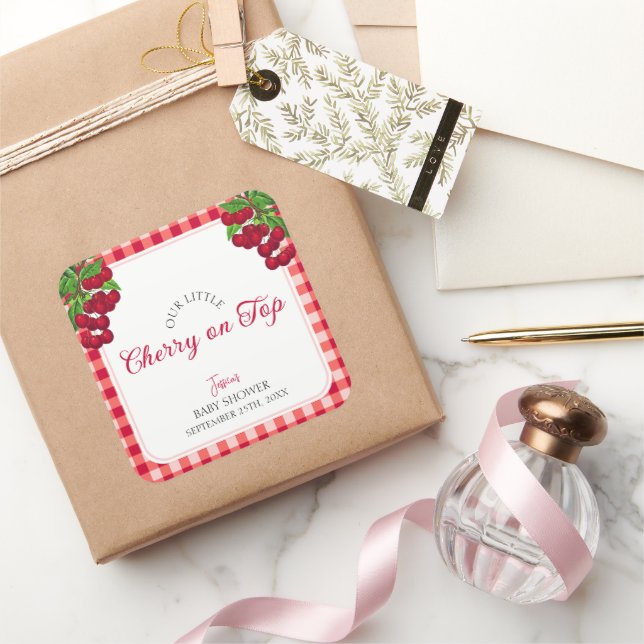 Cherry auf der Gingham Kariert Fall Baby Dusche Quadratischer Aufkleber (Schenken)
