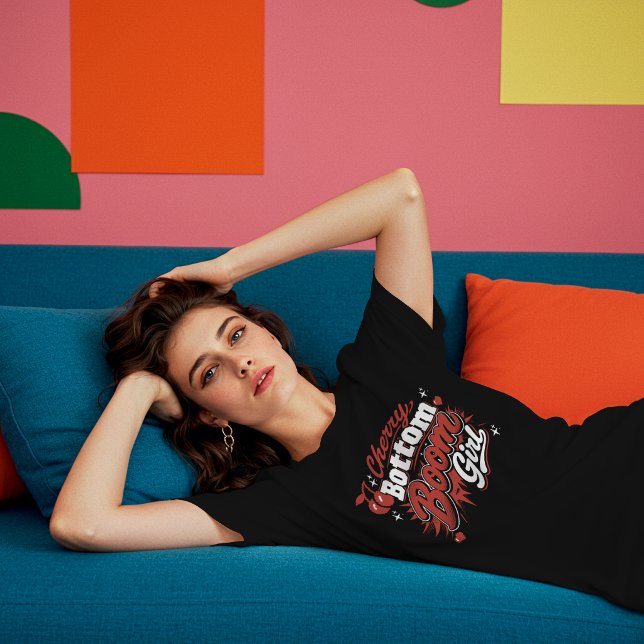 Cherry Bottom Girl – Retro Kirsche T-Shirt (Von Creator hochgeladen)