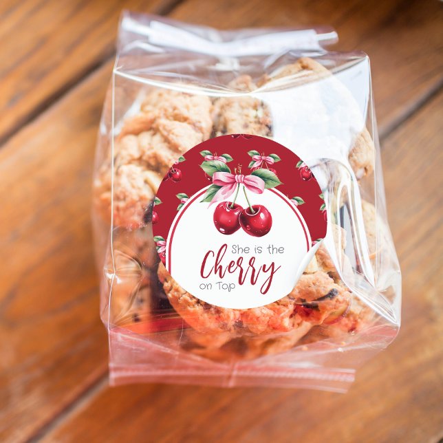 Cherry Red Coquette Bow Girl Baby Dusche Runder Aufkleber (Von Creator hochgeladen)