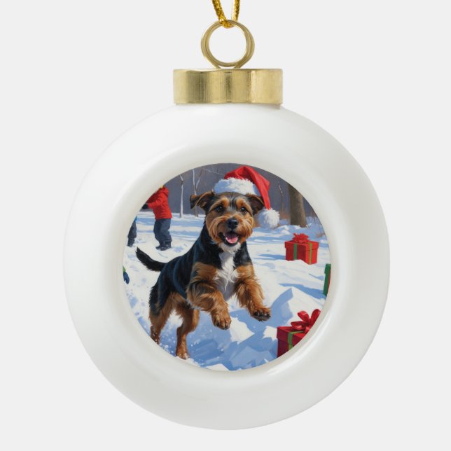 Chesapeake Bay Retriever Schnee mit Weihnachtsmütz Keramik Kugel-Ornament (Vorderseite)