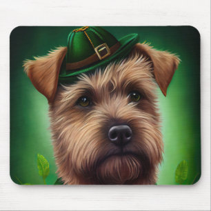 Chesapeake Bay Terrier im St. Patrick's Day Kleid Mousepad