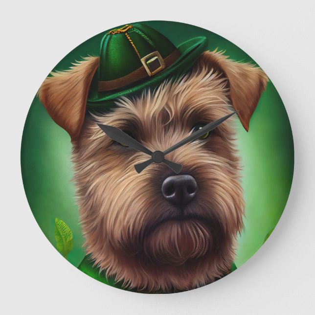 Chesapeake Bay Terrier in St Patrick's Day Dress Große Wanduhr (Vorderseite)