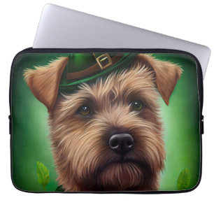 Chesapeake Bay Terrier in St Patrick's Day Dress Laptopschutzhülle