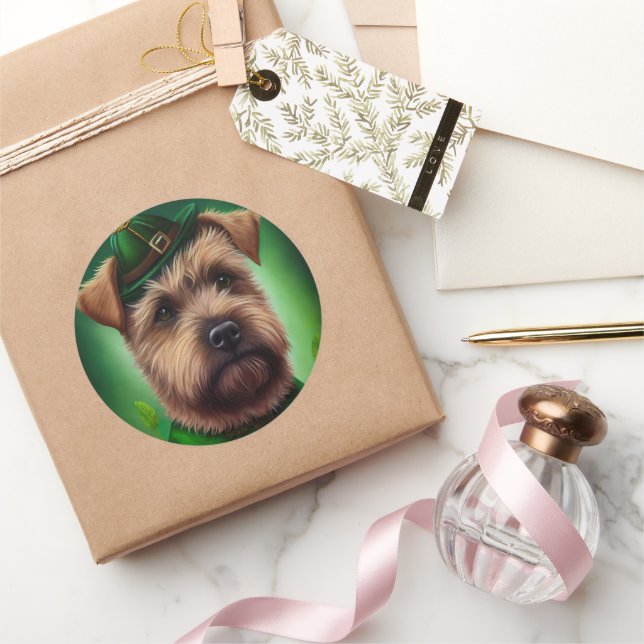 Chesapeake Bay Terrier in St Patrick's Day Dress Runder Aufkleber (Schenken)