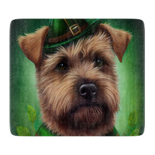 Chesapeake Bay Terrier in St Patrick's Day Dress Schneidebrett