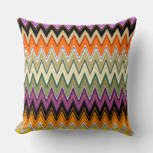 Chevron-Muster, orange, schwarzes Kissen