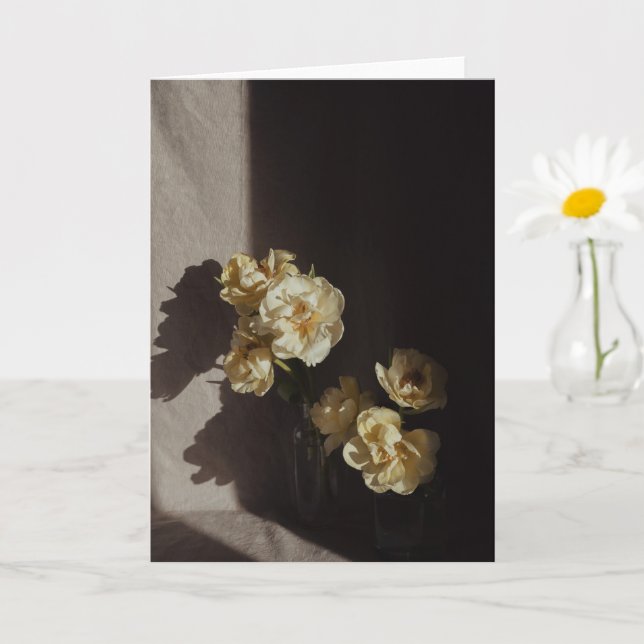 Chiaroscuro Still Life Yellow Tulip Sympathy Karte (Kleine Pflanze)