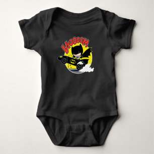 Chibi Batman im Batmobile Baby Strampler