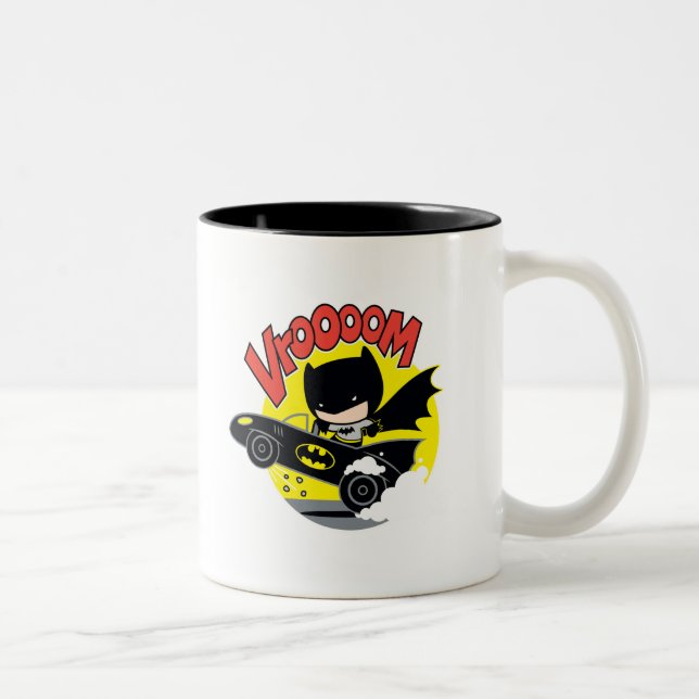 Chibi Batman im Batmobile Zweifarbige Tasse (Rechts)