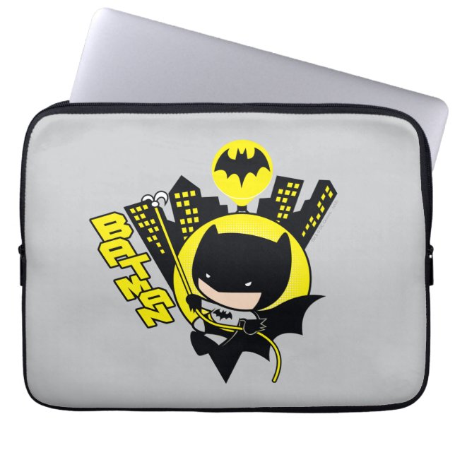Chibi Batman skaliert die Stadt Laptopschutzhülle (Vorderseite)