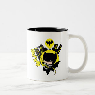 Chibi Batman skaliert die Stadt Zweifarbige Tasse