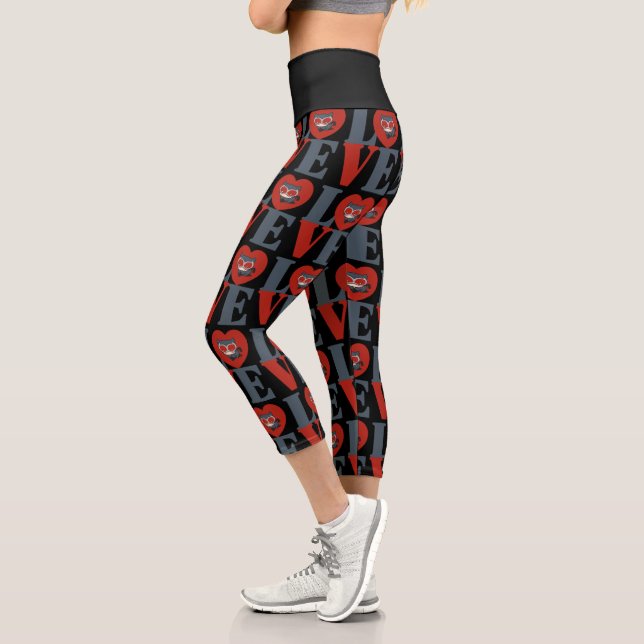 Chibi Catwoman LIEBE Capri Leggings (Links)