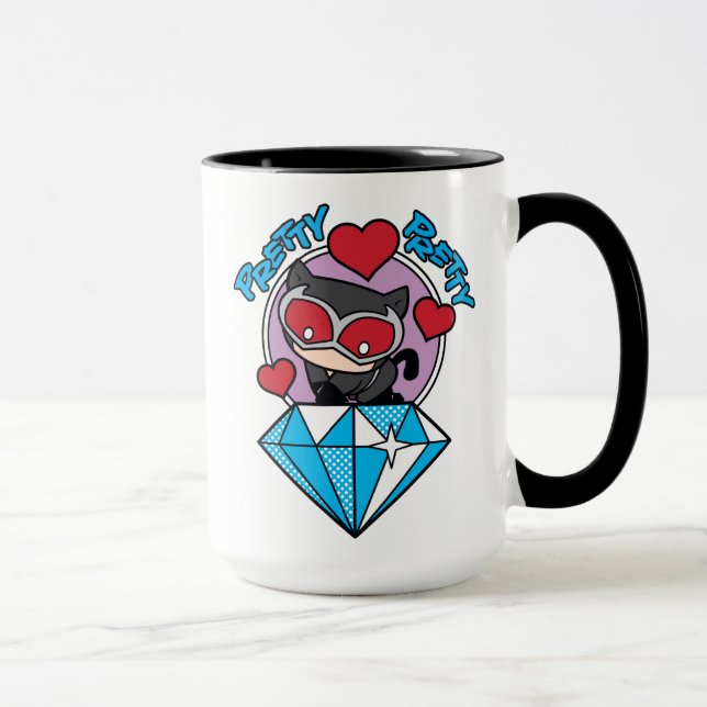 Chibi Catwoman sitzt oben auf großen Diamanten Tasse (Rechts)