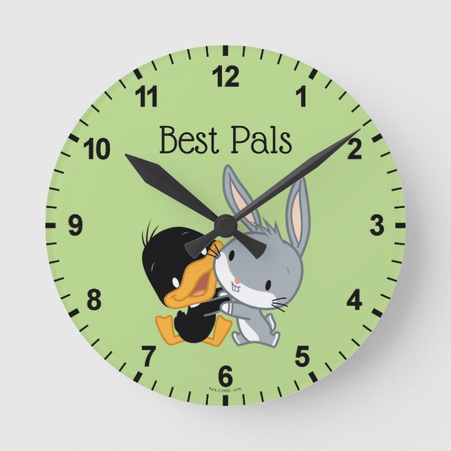 Chibi DAFFY DUCK™ & BUGS BUNNY™ Runde Wanduhr (Vorderseite)