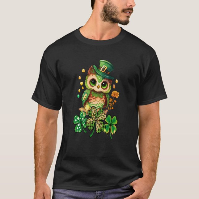 Chibi Owl Adorable St Patrick's Day Bird Cute C T-Shirt (Vorderseite)