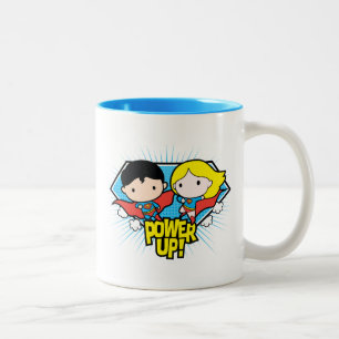Chibi Superman & Chibi Supergirl Power Up! Zweifarbige Tasse
