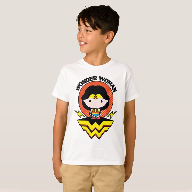 Chibi Wonder Woman mit Polka Docks und Logo T-Shirt (Vorne ganz)