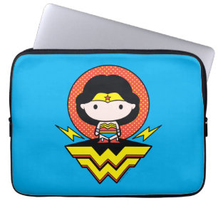 Chibi Wonder Woman mit Punkten und Logo Laptopschutzhülle